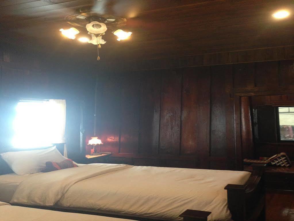 Ban U Thong Accommodations Ayutthaya Bagian luar foto