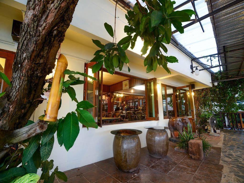 Ban U Thong Accommodations Ayutthaya Bagian luar foto